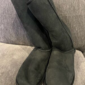 UGG Classic ll Genuine Shearling Lined Boot